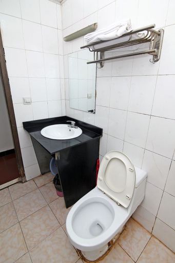 Bathroom 4, Hanting Hotel (Shanghai Hongqiao Road Metro Statio, Shanghai