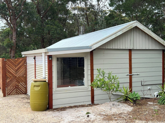 Exterior 5, Kangaroo Bungalow Raymond Island, E. Gippsland - Bairnsdale