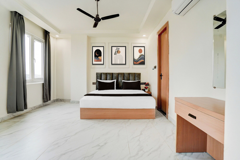 Room 4, Super Collection O Prayagraj near IIITA, Kaushambi