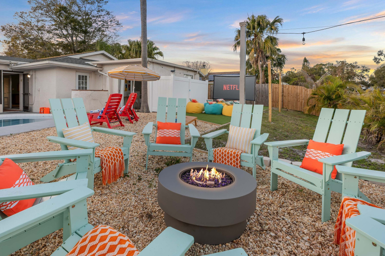 Room 3, Backyard Oasis - Outdoor Theatre - Pool - Hot Tub, Pinellas