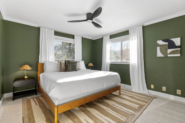 Room 4, Sleeps 14 Pool Hot Tub Near Airport, Bexar