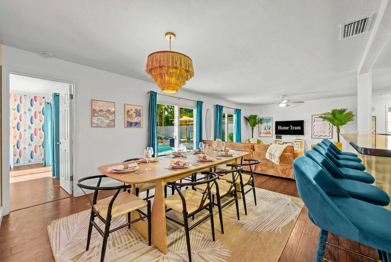 Room 2, Sleeps 10 Pool Hot Tub Sport Court Pool Table, Pinellas