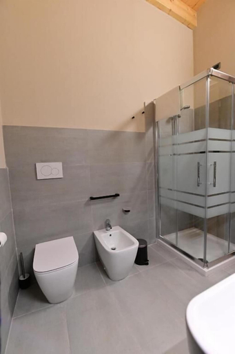 Bathroom 5, Baita Solaria, Macerata