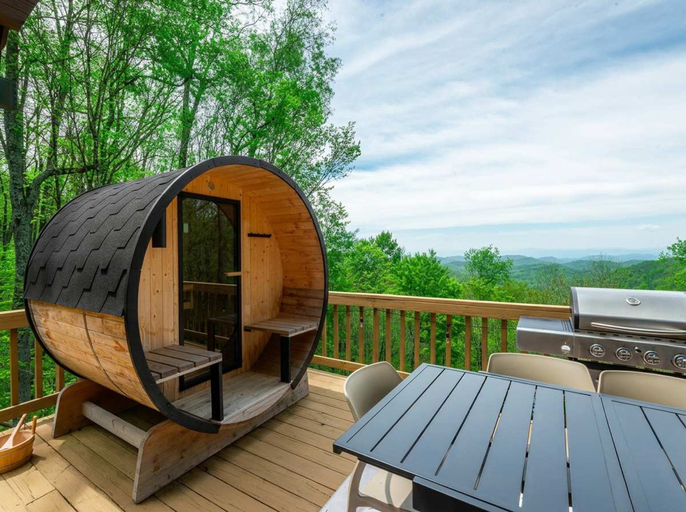 Room 5, Mountain Retreat Views Sauna Hot Tub Arcade, Madison