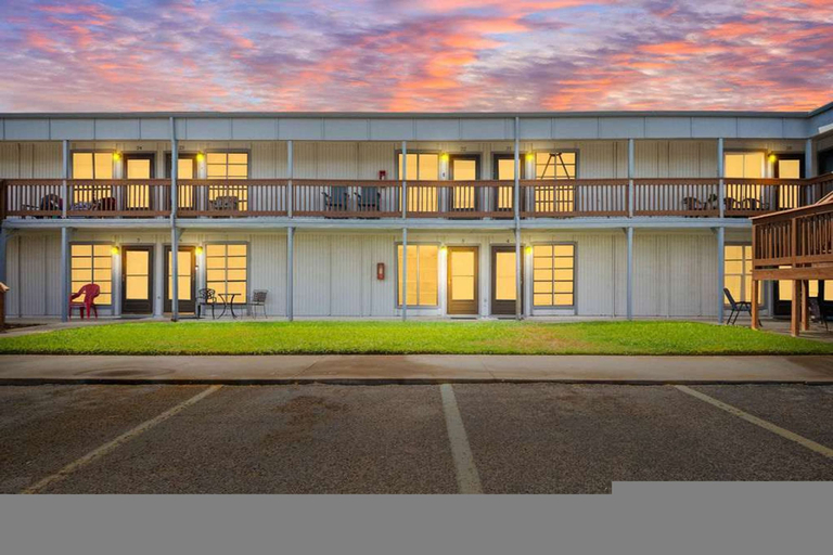 Exterior & Views 2, Driftwood Isle Family Friendly Ground Floor, Nueces