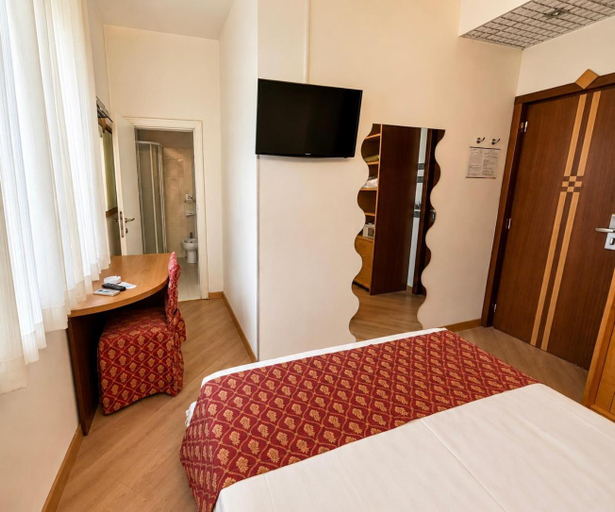 Bedroom 3, Hotel Europa Beach Village, Teramo