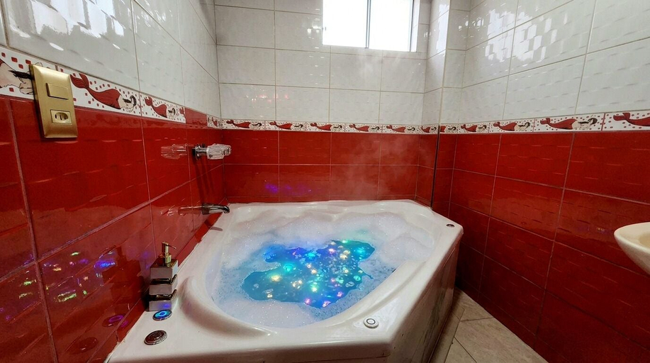 Bathroom, HOSTAL PARIS 1, Lima
