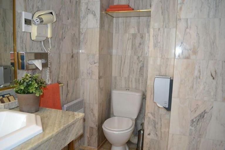 Bathroom 3, Saint Ferreol, Bouches-du-Rhône