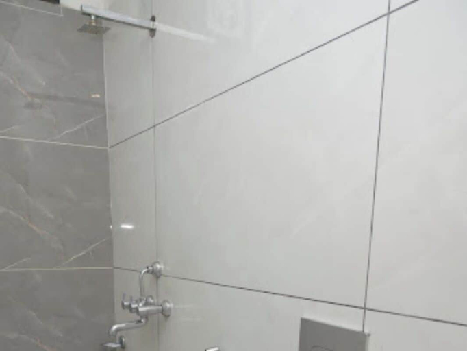 Bathroom 5, Hotel Sunder Palace, Dehradun