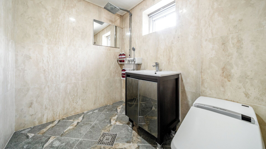 Bathroom 4, Taean Anmyeondo Bohemia Village Pension, Taean
