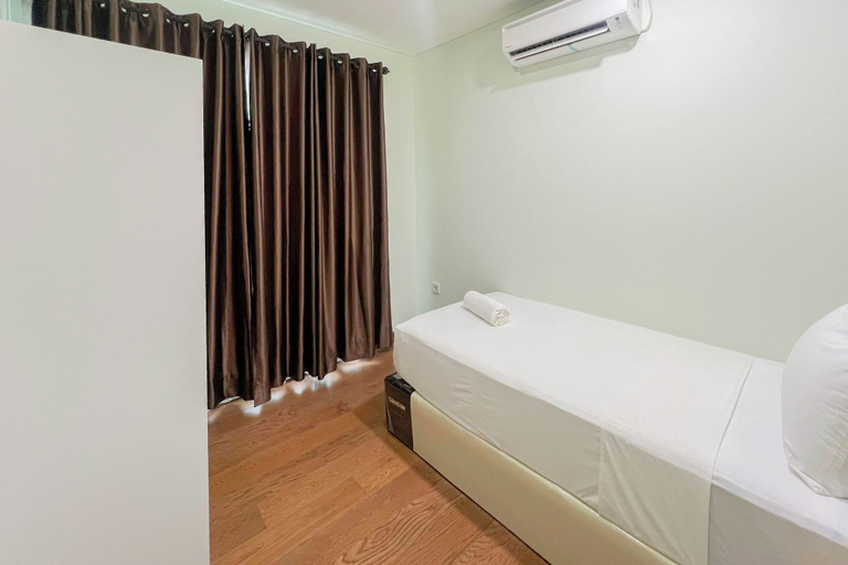 Room 5, Neat And Cozy 2Br At The Reiz Condominium Medan, Medan