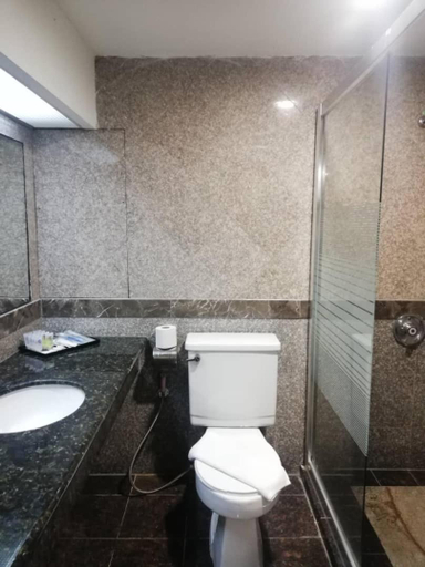 Bathroom 3, Margherita Plaza Hotel, Bintulu