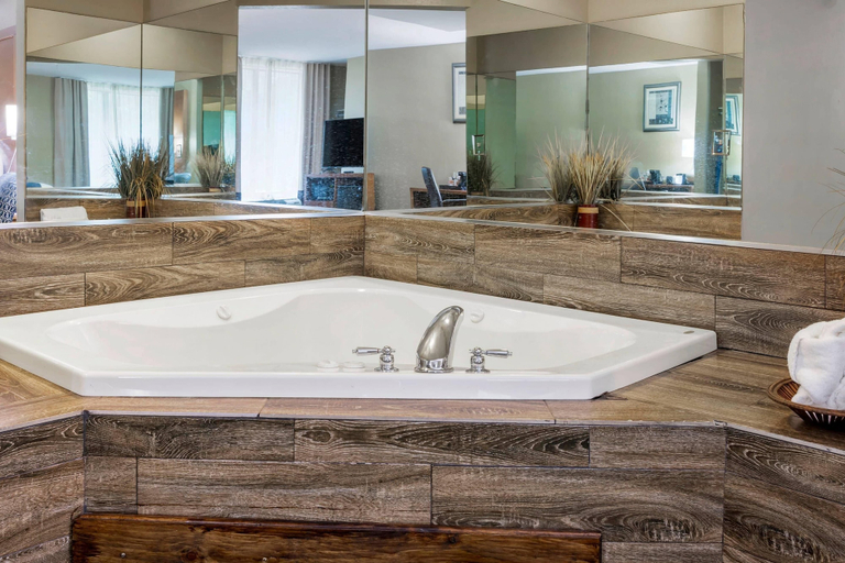 Bathroom 3, Comfort Suites near MCAS Beaufort, Beaufort