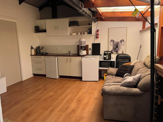 Living room, Kangaroo Bungalow Raymond Island, E. Gippsland - Bairnsdale