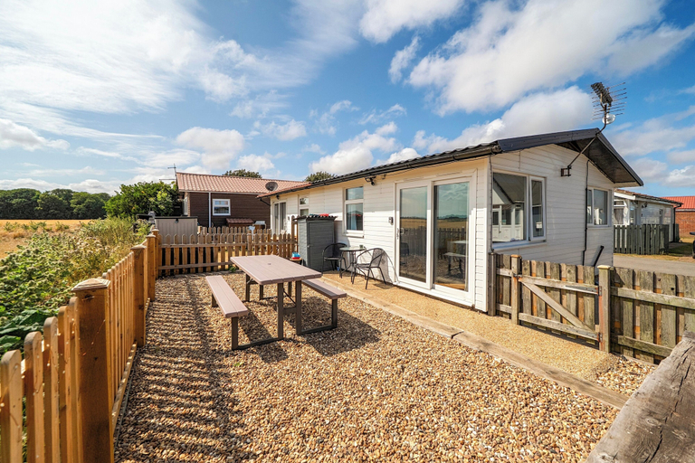 Outdoor dining 3, Bay View Sleeps 4, 2 Bedrooms Pets Garden Beach, East Riding of Yorkshire