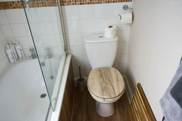 Bathroom 3, Coachmakers Arms, Oxfordshire