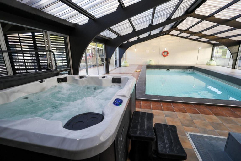 Sport & Beauty 5, Ashley Hotel Greymouth, Grey