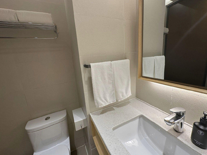 Bathroom 4, JI Hotel (Beijng Changping Longshui Road), Beijing