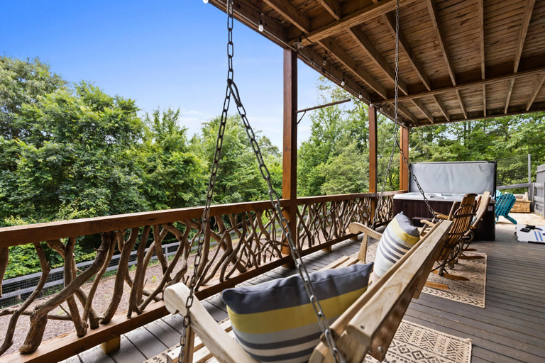 Room 4, EZ Come EZ Geaux - Stunning Mtn Views - Hot Tub, Fannin
