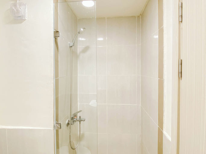 Bathroom 2, Cozy Earth Tone 2Br At Apartment Meikarta District 1, Cikarang