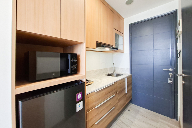 Interior 3, Homey Modern Studio At Apartment The Collins Boulevard, Tangerang
