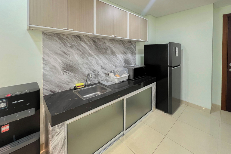 Private kitchen 3, Neat And Cozy 2Br At The Reiz Condominium Medan, Medan