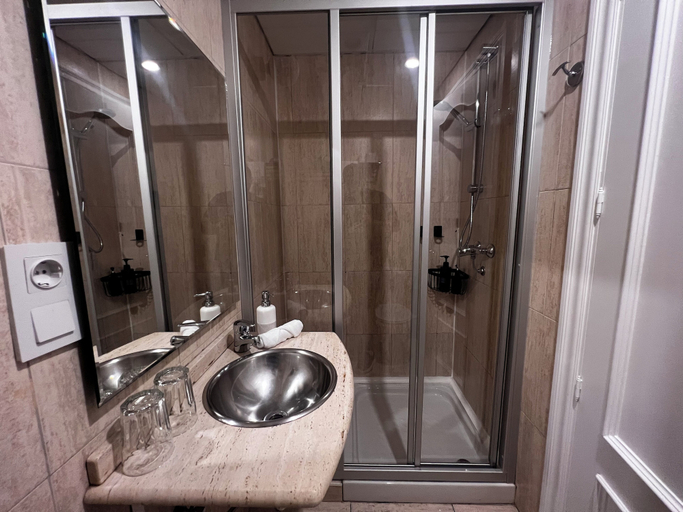 Bathroom 3, Marisol Self Check-in Guesthouse, Guipúzcoa
