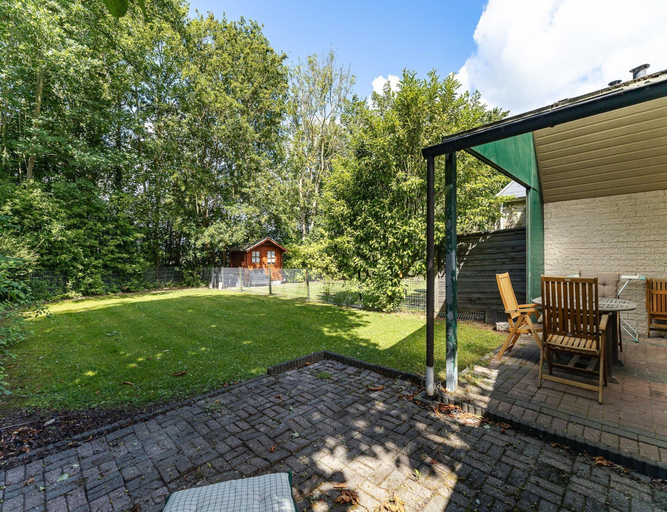 Others 2, Nice Holiday Home in Quiet Park near Veerse Meer, Noord-Beveland