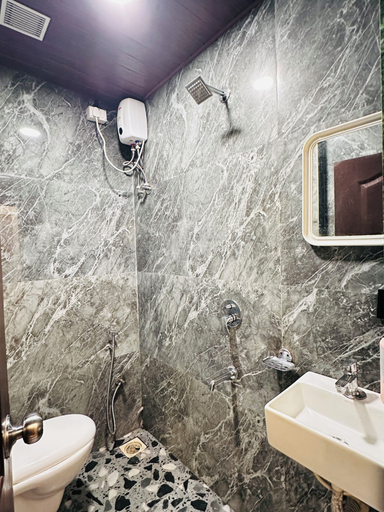 Bathroom 5, Hotel Royce BKC, Mumbai Suburban