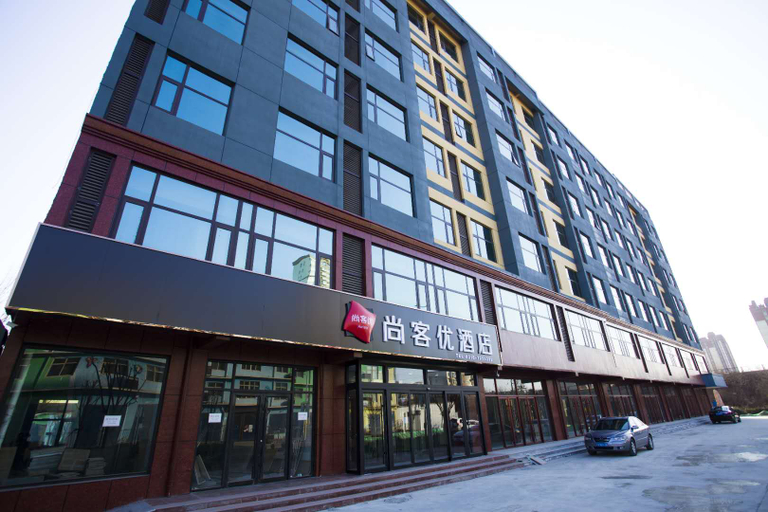 Exterior & Views