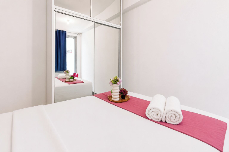 Room 2, Serene Spacious 2Br At Apartment Benson Supermall Mansion, Surabaya