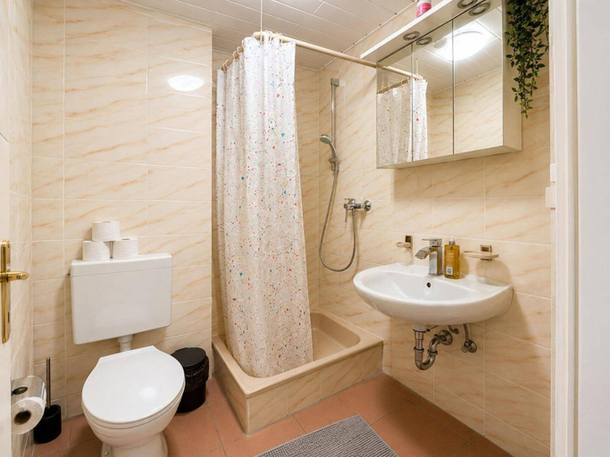 Bathroom 4, City Studio Koblenz Central, Koblenz