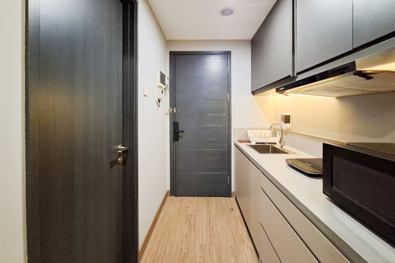 Private kitchen 2, Elegant 1Br At Apartment Collins Boulevard, Tangerang
