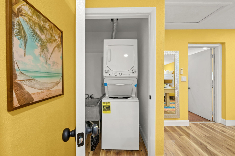 Room 5, Sleeps 10 Pool Hot Tub Sport Court Pool Table, Pinellas