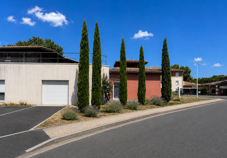 Exterior & Views