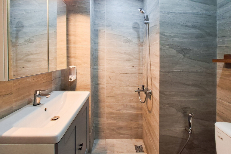Interior 5, Chic And Warm Studio Room At Apartment Collins Boulevard, Tangerang