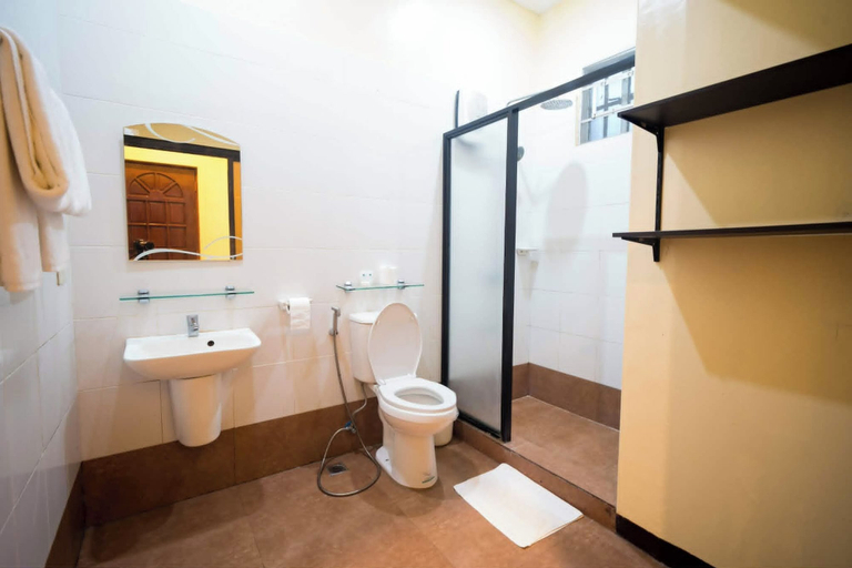 Bathroom 4, Lisland Rainforest Resort, Urdaneta City