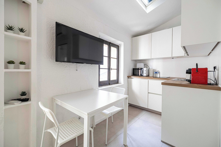 Private kitchen 3, A/C Studio in the Heart of Cannes - Old Port, Alpes-Maritimes