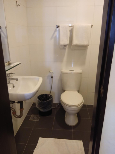 Bathroom 4, Copenhagen Main Residences, Mandaue City
