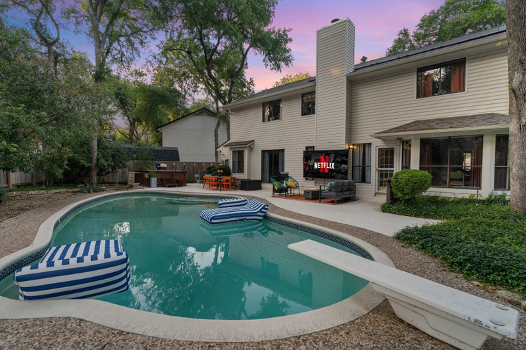 Room 3, Cowboy Cove Pool - Hot Tub - Arcade - Games, Williamson