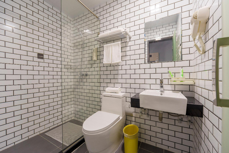 Bathroom 3, Hi Inn Shanghai Caohejing Guiping Road, Shanghai