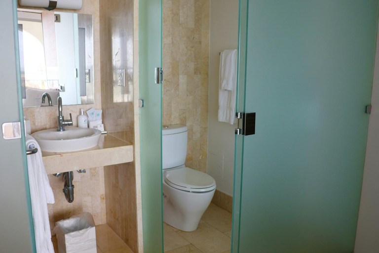 Bathroom 5, Costa d'Este Beach Resort and Spa, Indian River