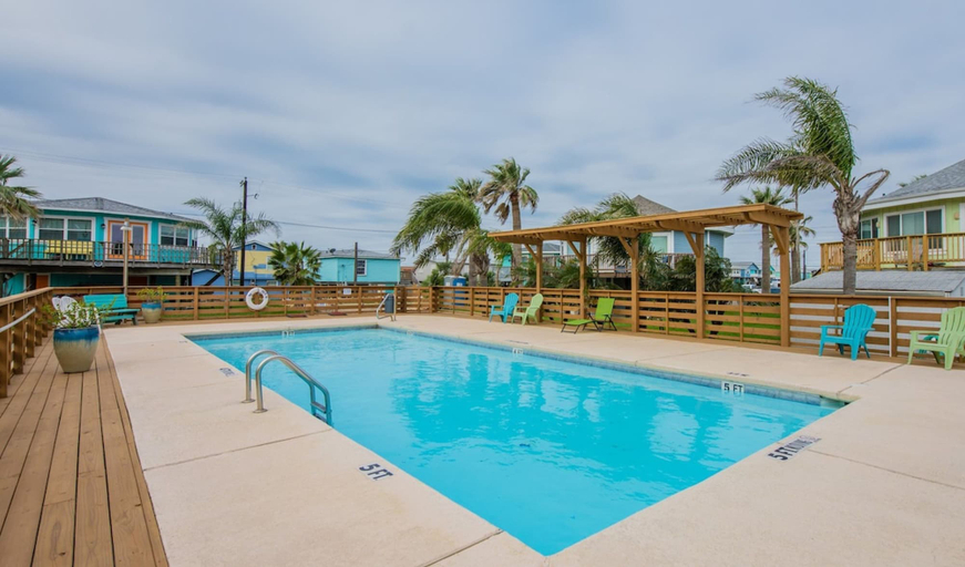 Room 2, Beach Shak- Pool View Private Apartment, Nueces