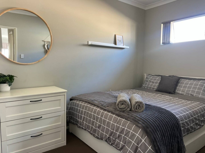 Room 3, Transit Nest - A 2brm Sepal Stay, Perth