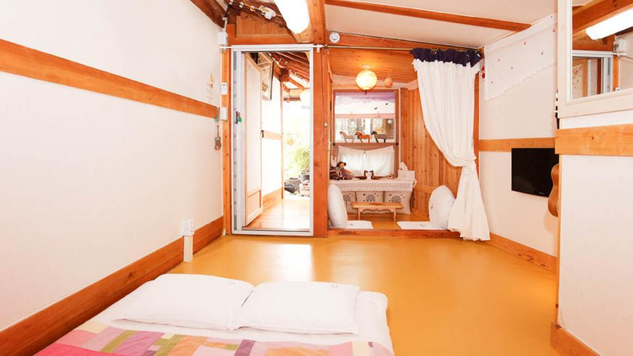 Bedroom 2, Jeonju Kotjam Hanok Pension, Jeonju