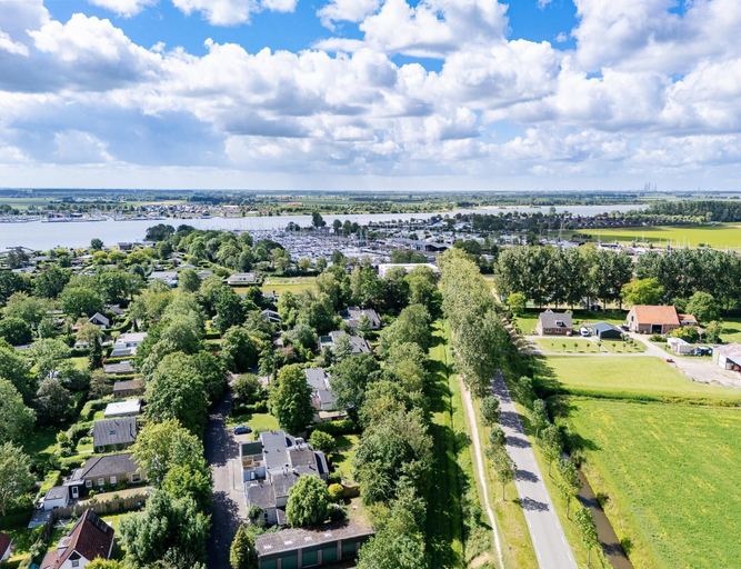 Others 5, Nice Holiday Home in Quiet Park near Veerse Meer, Noord-Beveland