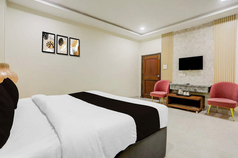 Room 2, Super OYO Collection O Tagore Town, Kaushambi