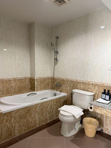 Bathroom 4, Piyaporn Pavilion, Mae Sai
