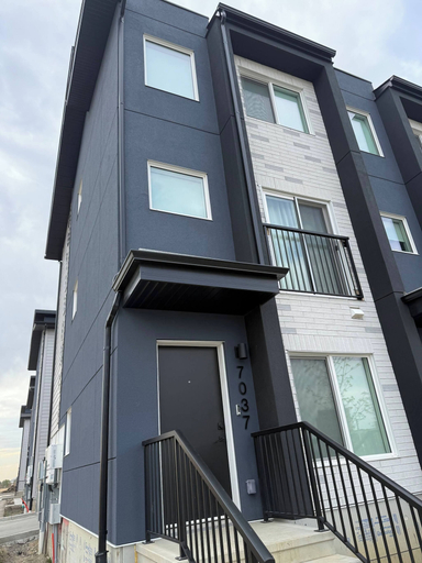 Primary image, Room-kingsway-downtown Luxury Retreat, Division No. 11