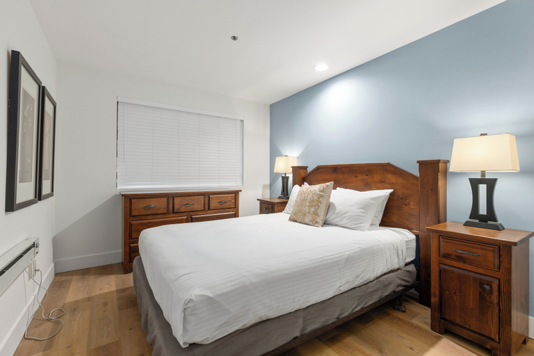 Bedroom 3, Powder's Edge by Whiski Jack, Squamish-Lillooet